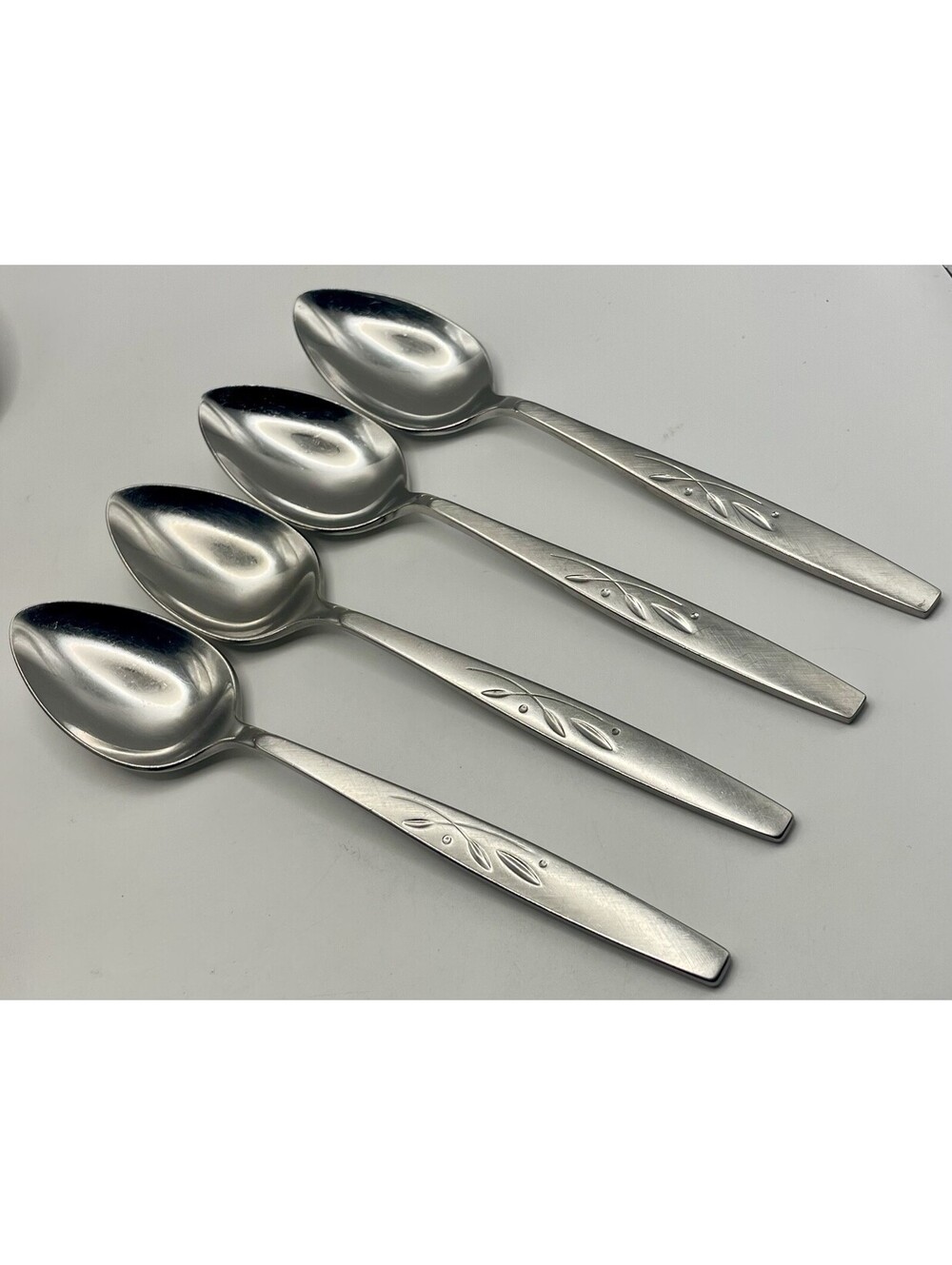 4- ONEIDA HEIRLOOM Cube Mark WILL O' WISP Stainless Teaspoon Lot ~6 1/8"